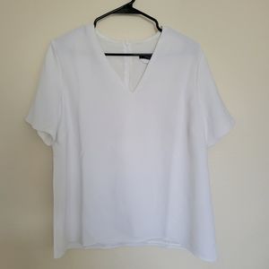 Tiffany and co waredrobe white boxy blouse v neck short sleeve lightweight